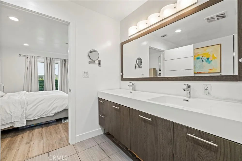 16557 Vine Terrace Van Nuys, CA 91406