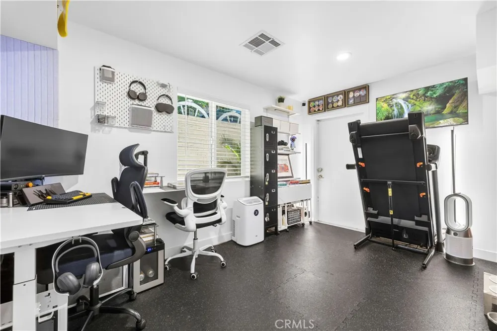 16557 Vine Terrace Van Nuys, CA 91406