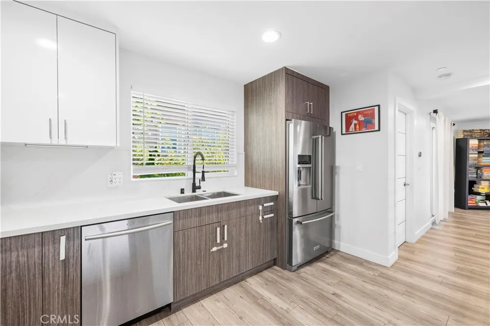 16557 Vine Terrace Van Nuys, CA 91406