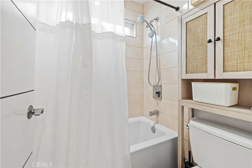 16557 Vine Terrace Van Nuys, CA 91406