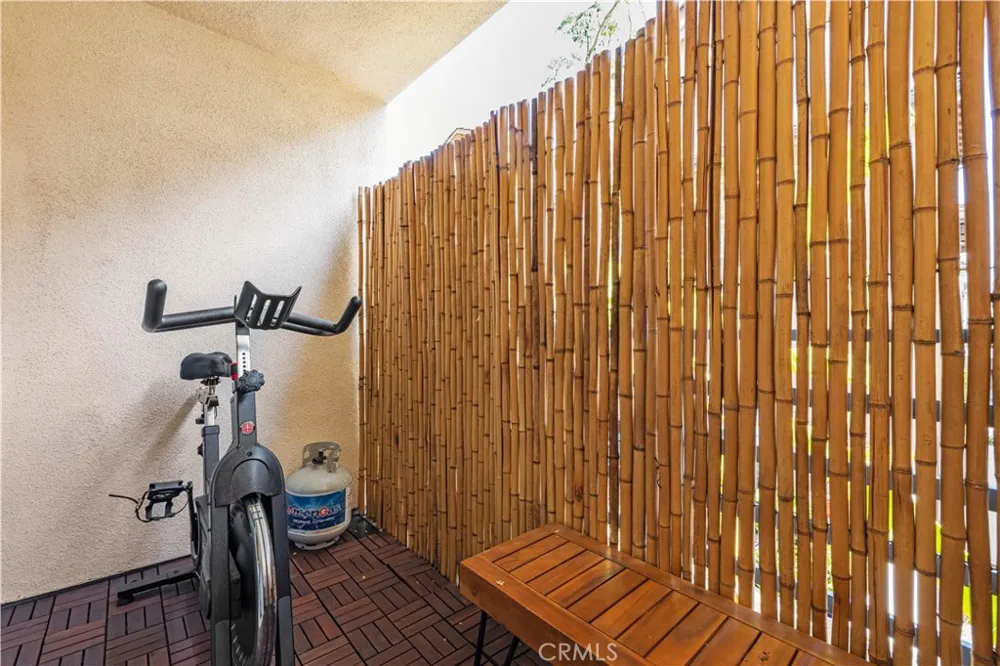16557 Vine Terrace Van Nuys, CA 91406