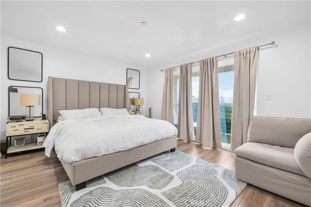16557 Vine Terrace Van Nuys, CA 91406