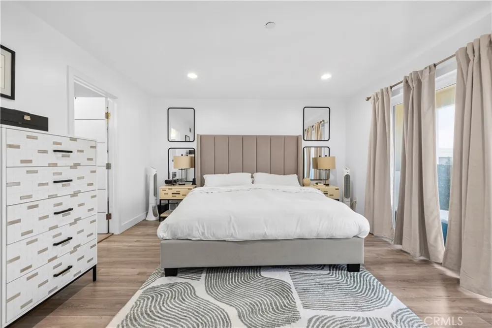 16557 Vine Terrace Van Nuys, CA 91406
