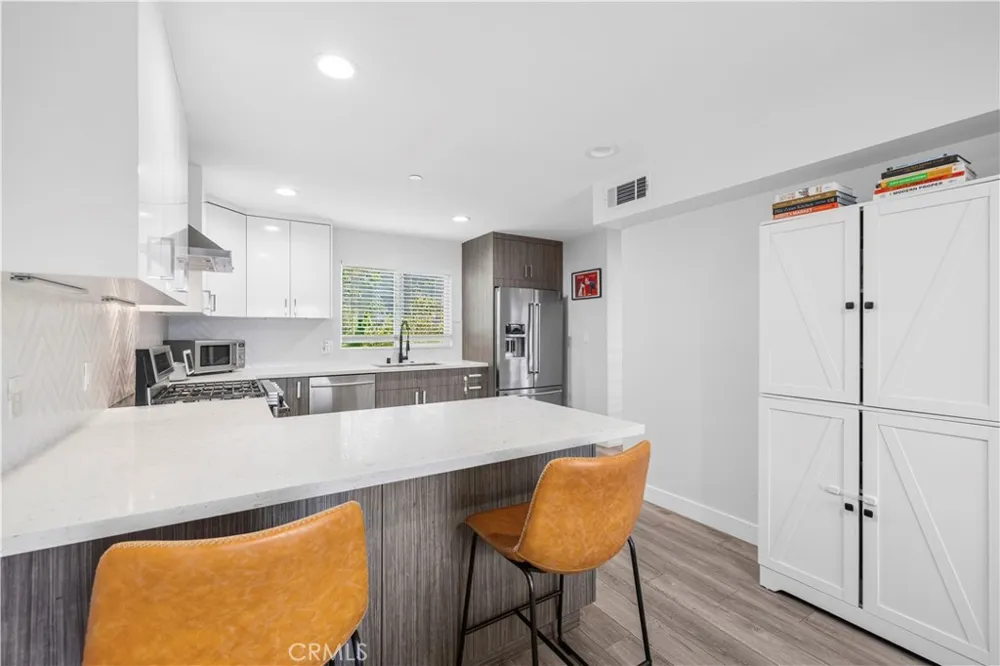 16557 Vine Terrace Van Nuys, CA 91406