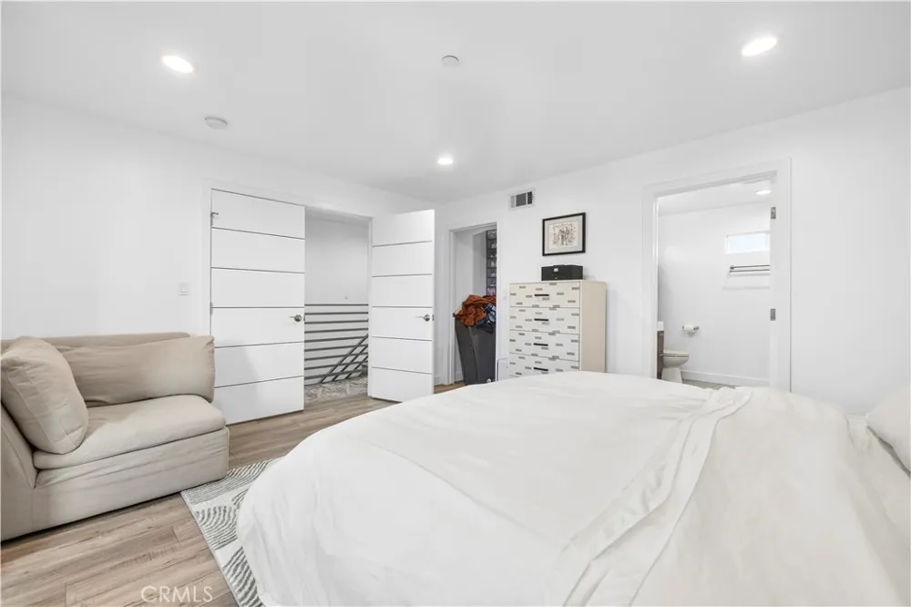 16557 Vine Terrace Van Nuys, CA 91406