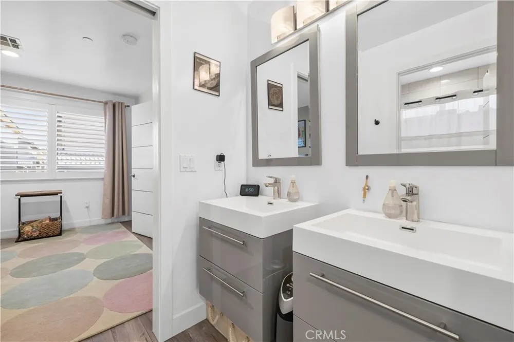 16557 Vine Terrace Van Nuys, CA 91406