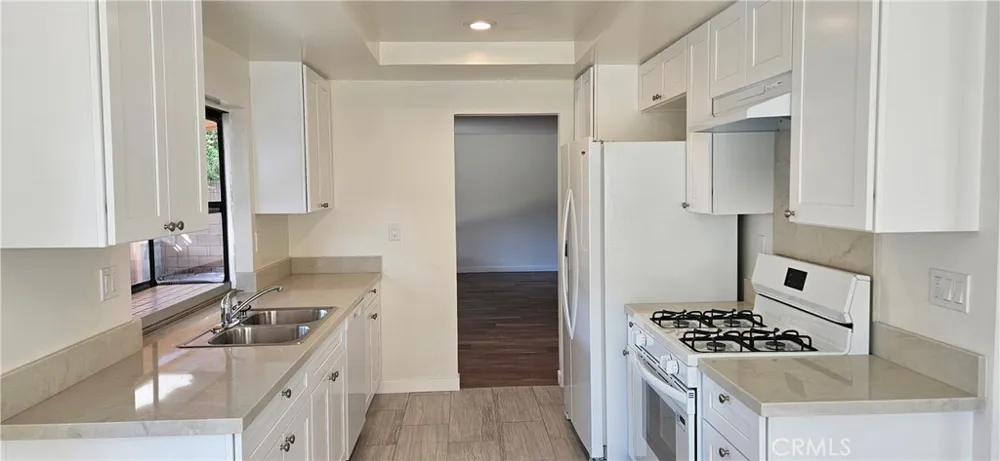 10139 Hanna Los Angeles, CA 91311