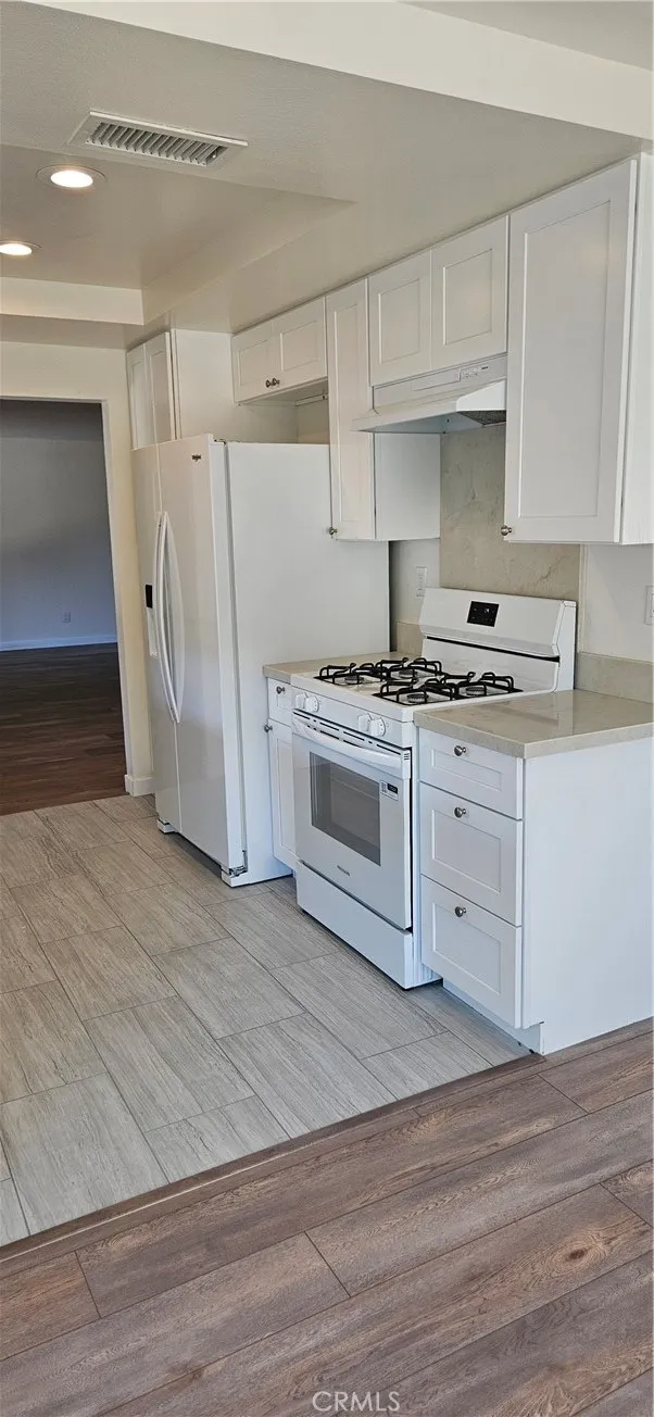10139 Hanna Los Angeles, CA 91311