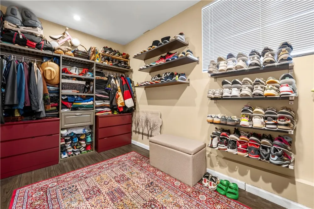 20442 Enadia Winnetka, CA 91306