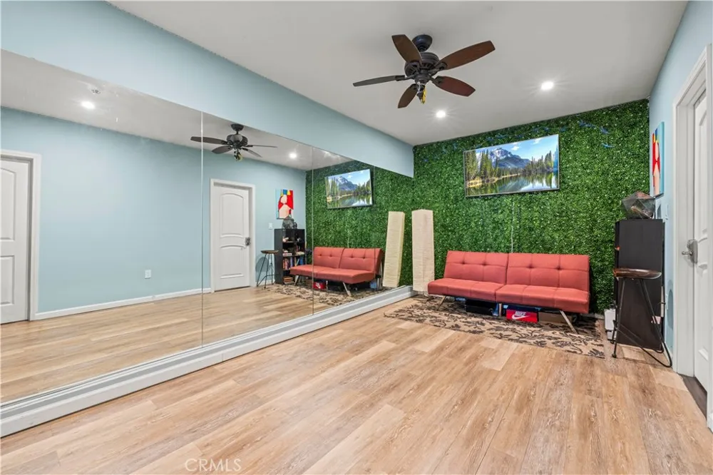 20442 Enadia Winnetka, CA 91306