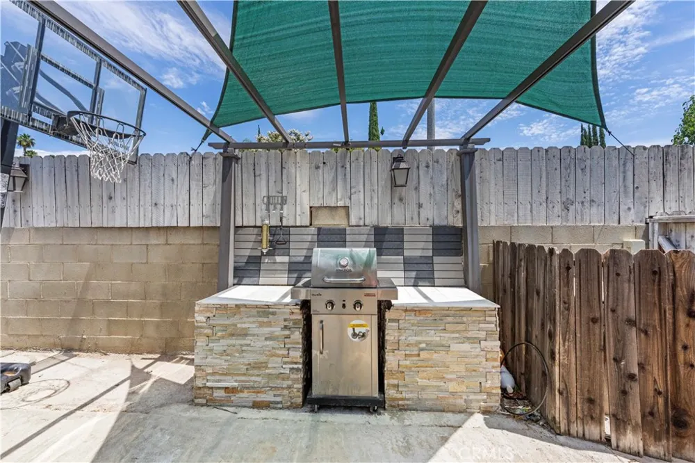 20442 Enadia Winnetka, CA 91306