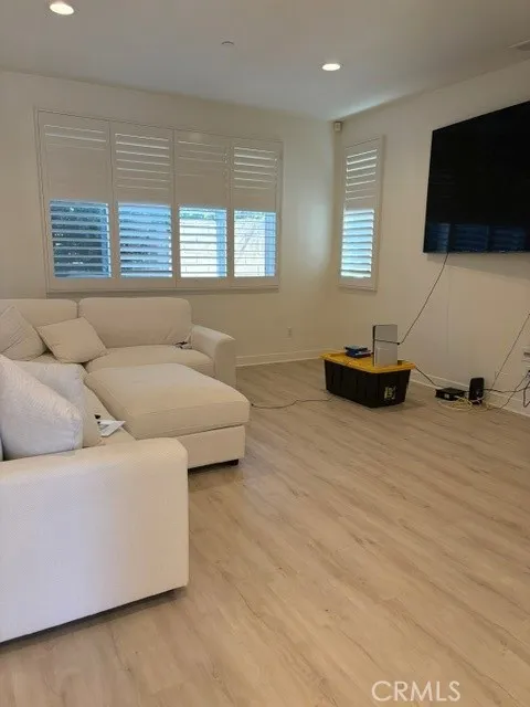 23201 W Canterbury West Hills, CA 91307