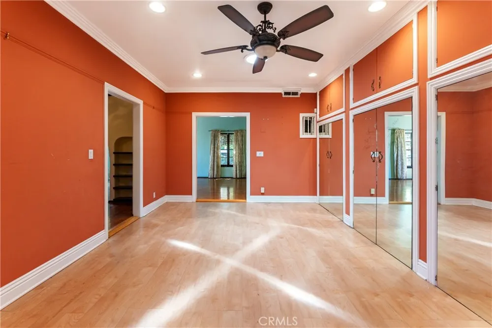 11209 La Maida North Hollywood, CA 91601