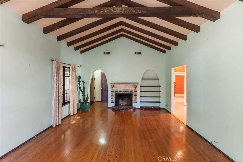 11209 La Maida North Hollywood, CA 91601