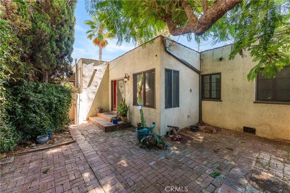11209 La Maida North Hollywood, CA 91601