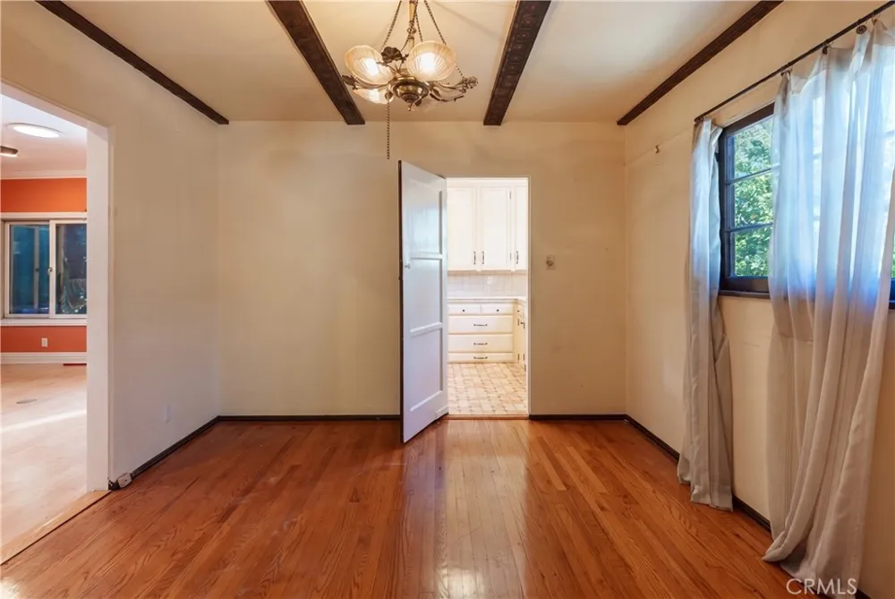 11209 La Maida North Hollywood, CA 91601