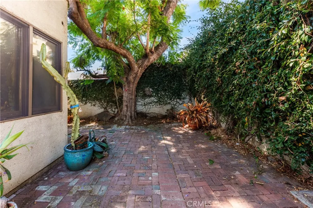 11209 La Maida North Hollywood, CA 91601