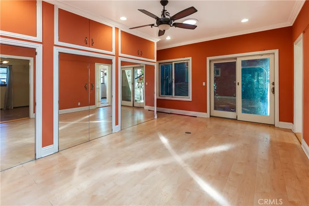 11209 La Maida North Hollywood, CA 91601