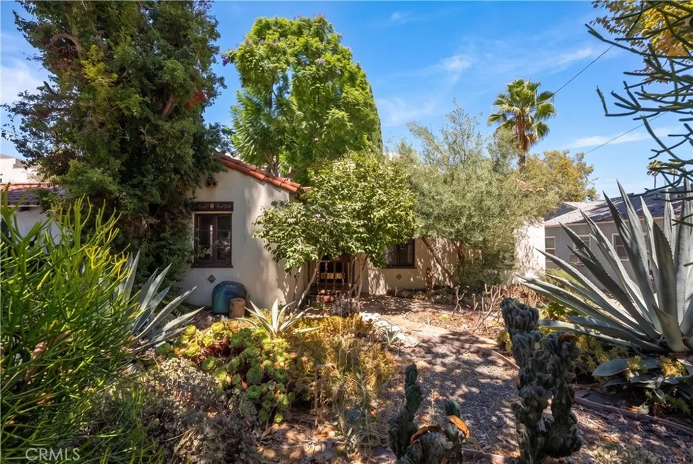 11209 La Maida North Hollywood, CA 91601