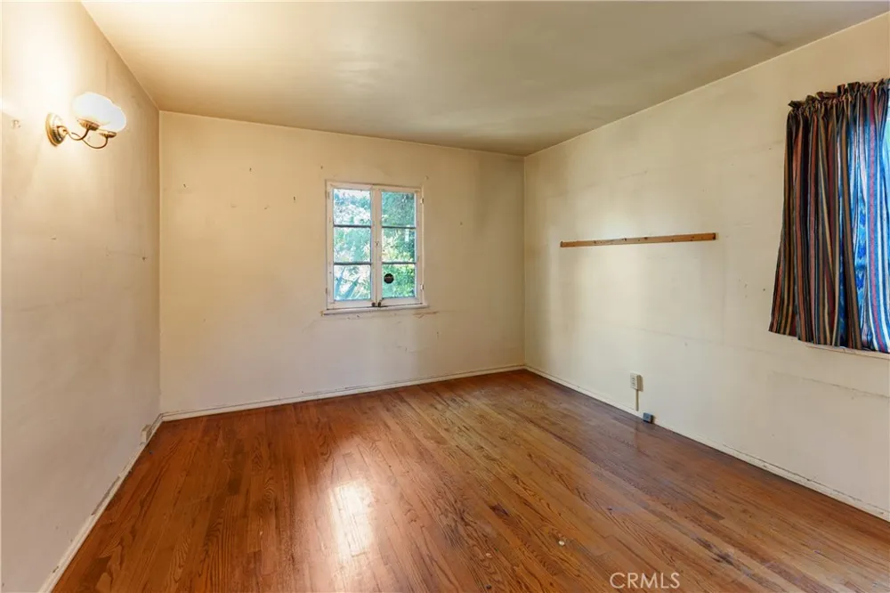 11209 La Maida North Hollywood, CA 91601