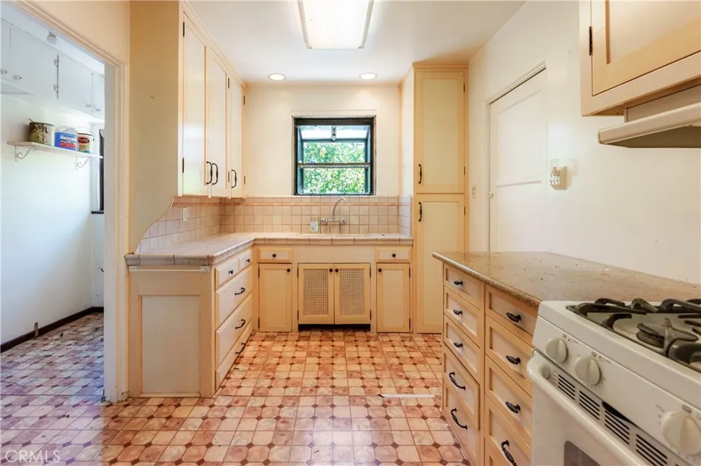 11209 La Maida North Hollywood, CA 91601