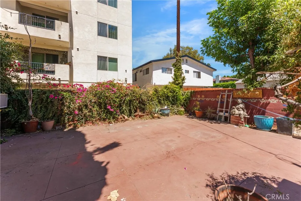 11209 La Maida North Hollywood, CA 91601