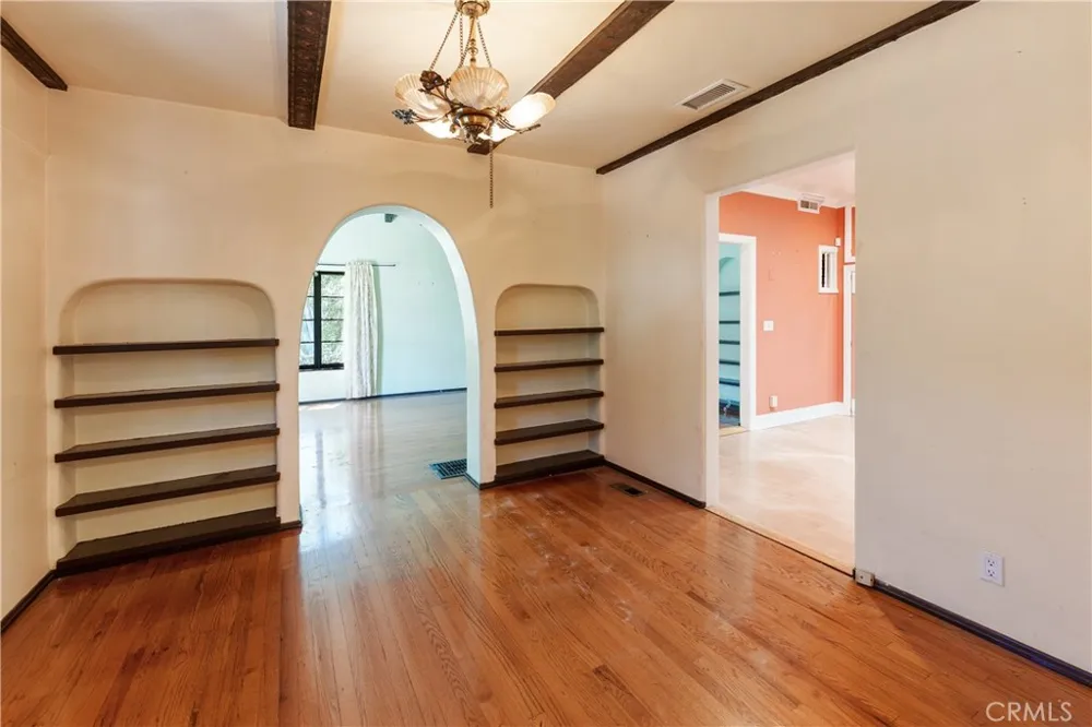 11209 La Maida North Hollywood, CA 91601