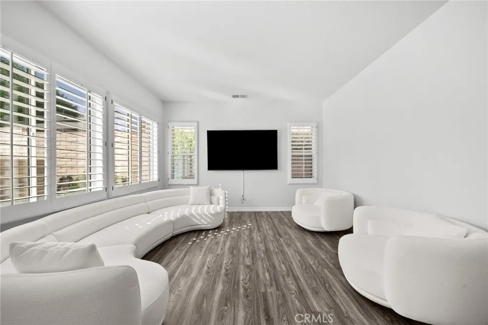 28251 Infinity Saugus, CA 91390