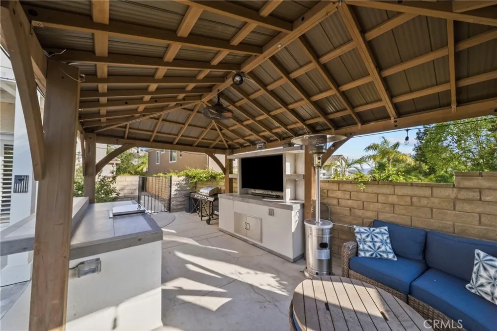 28251 Infinity Saugus, CA 91390