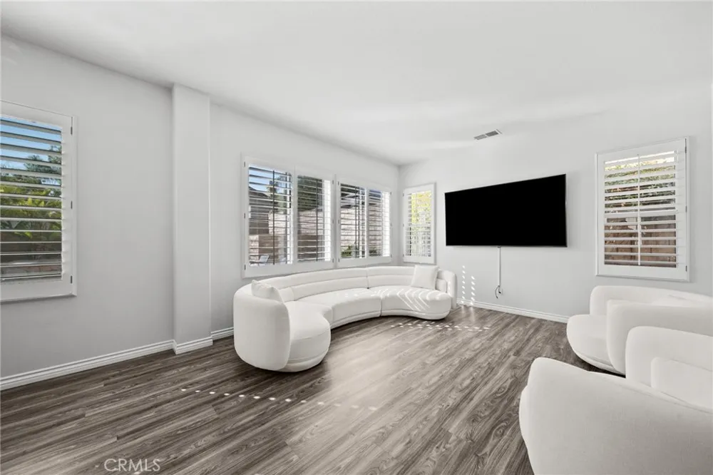 28251 Infinity Saugus, CA 91390