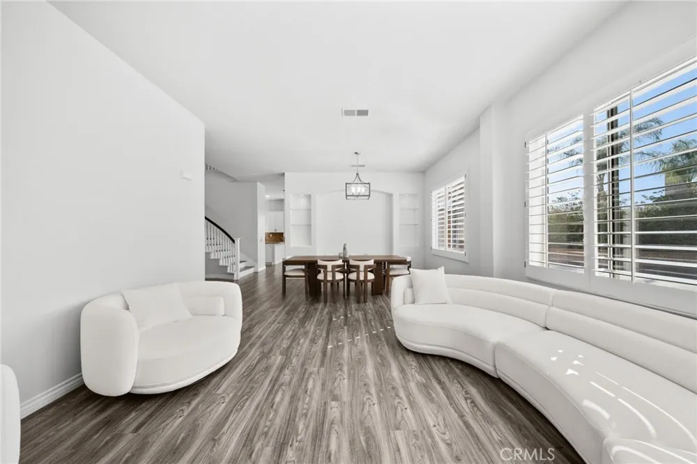 28251 Infinity Saugus, CA 91390