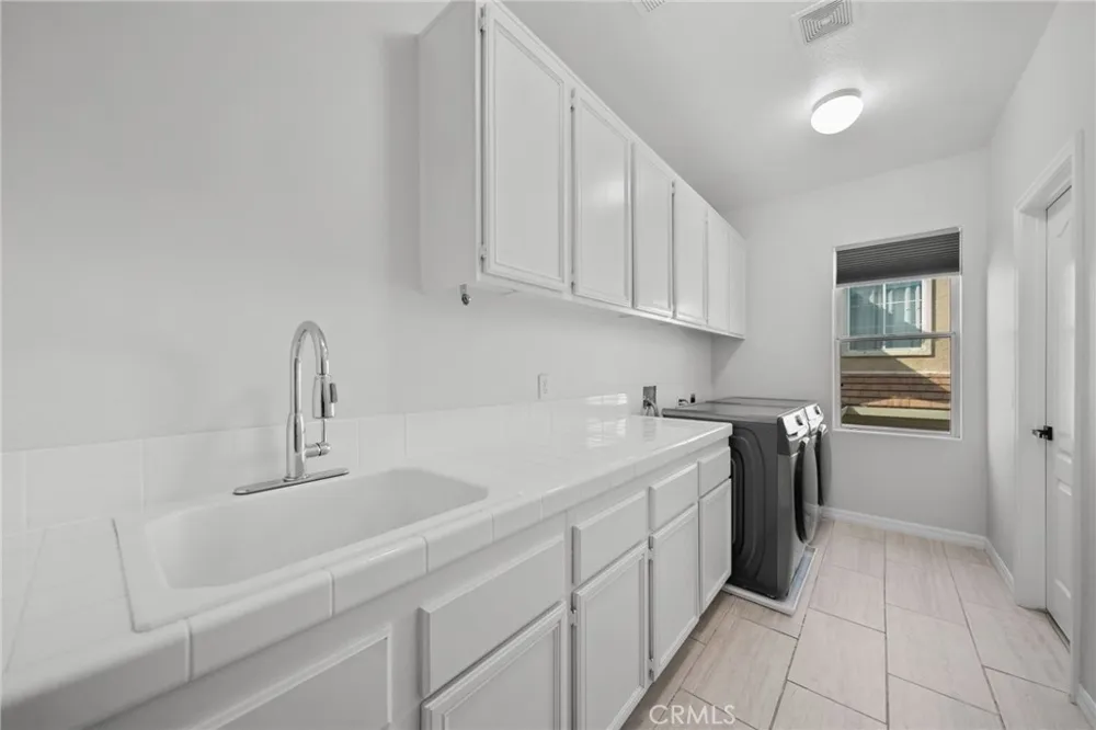 28251 Infinity Saugus, CA 91390
