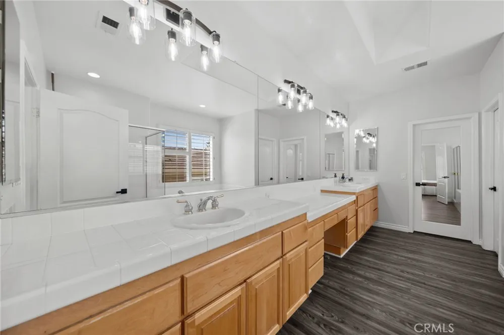 28251 Infinity Saugus, CA 91390