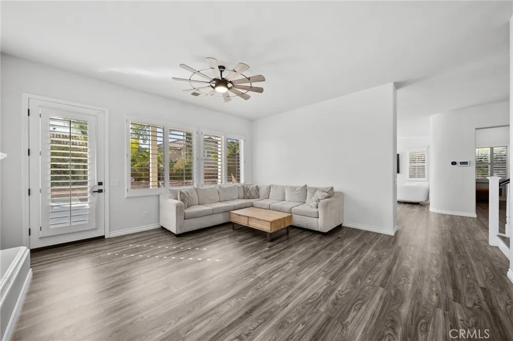 28251 Infinity Saugus, CA 91390