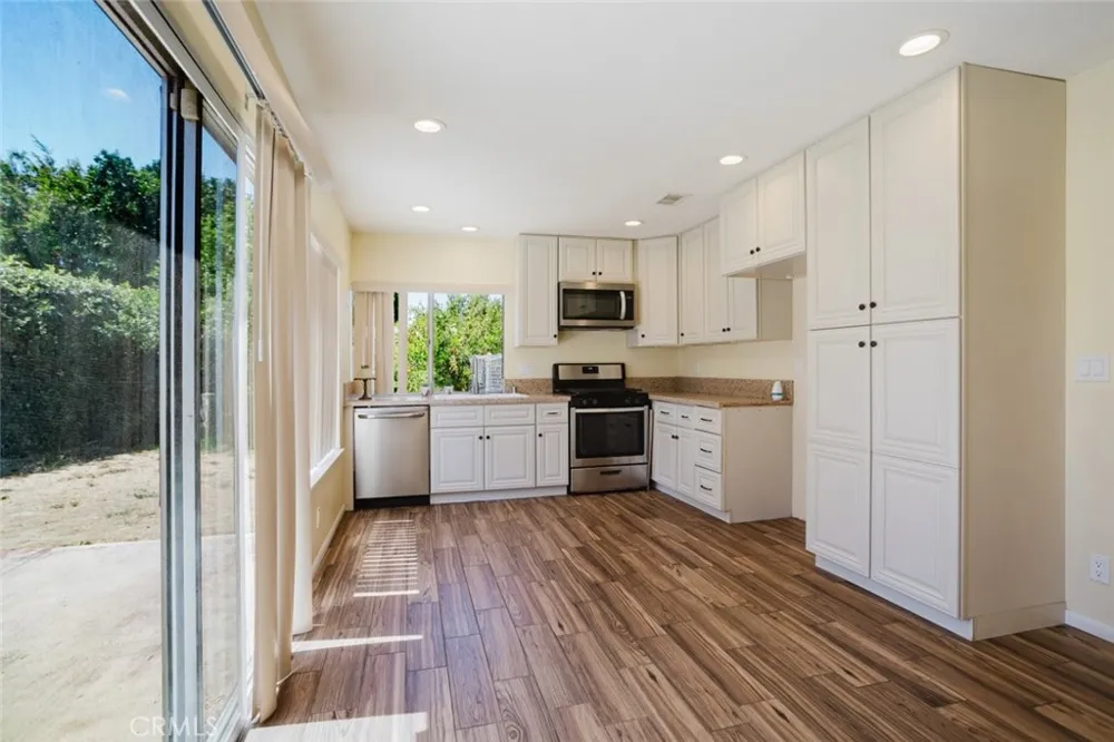 2380 Bryson Place Simi Valley, CA 93065
