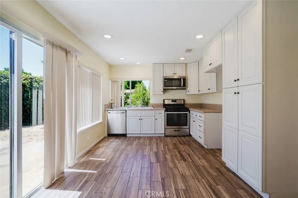 2380 Bryson Place Simi Valley, CA 93065