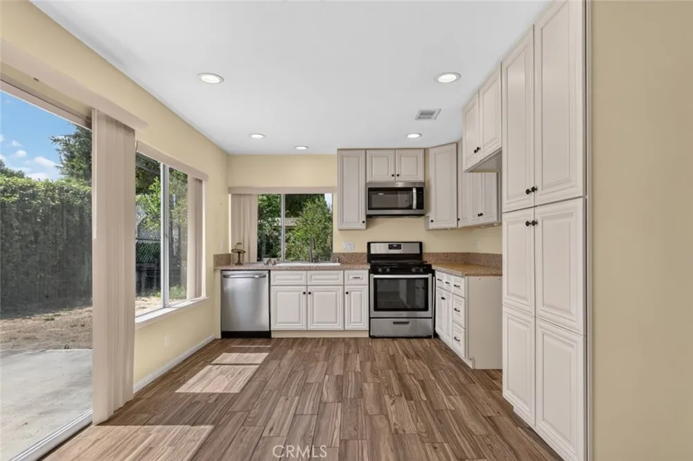 2380 Bryson Place Simi Valley, CA 93065