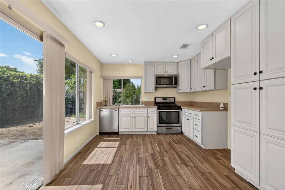 2380 Bryson Place Simi Valley, CA 93065