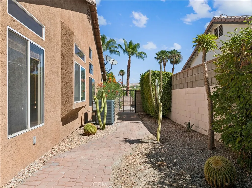 69921 Willow Lane Cathedral City, CA 92234