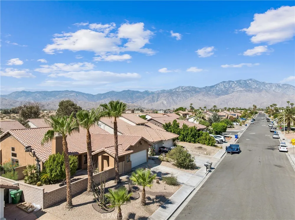 69921 Willow Lane Cathedral City, CA 92234