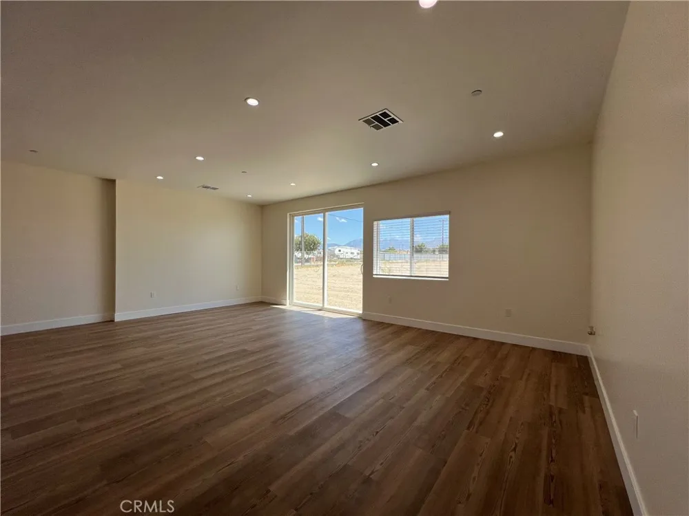 10658 East Avenue R10 Littlerock, CA 93543