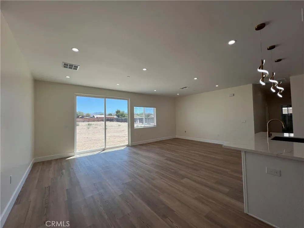 10658 East Avenue R10 Littlerock, CA 93543