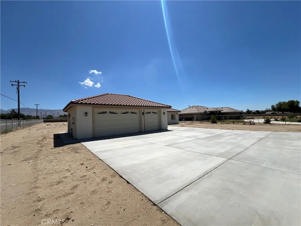 10658 East Avenue R10 Littlerock, CA 93543