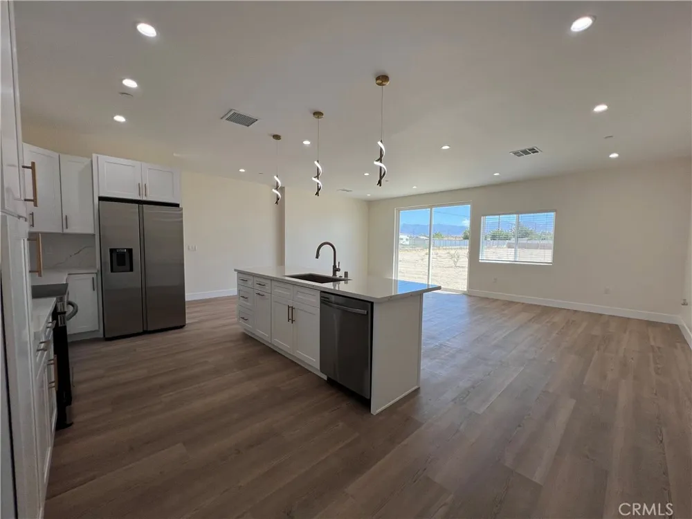 10658 East Avenue R10 Littlerock, CA 93543