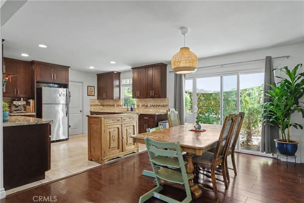 7329 Sausalito West Hills, CA 91307