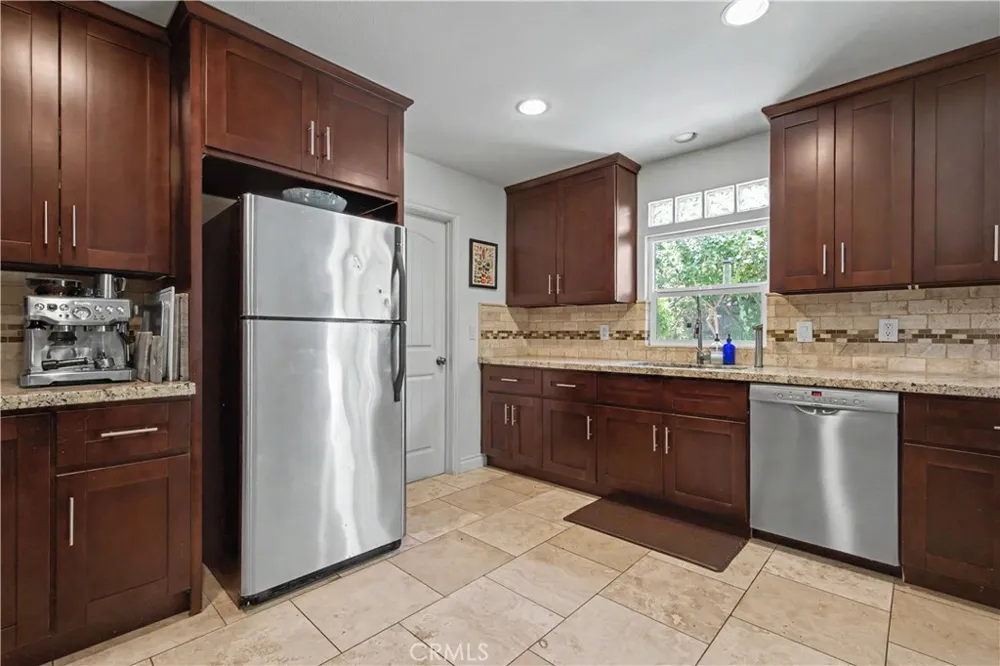 7329 Sausalito West Hills, CA 91307