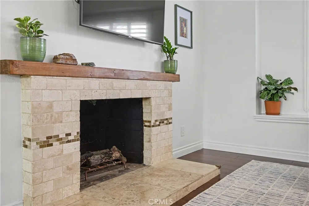 7329 Sausalito West Hills, CA 91307