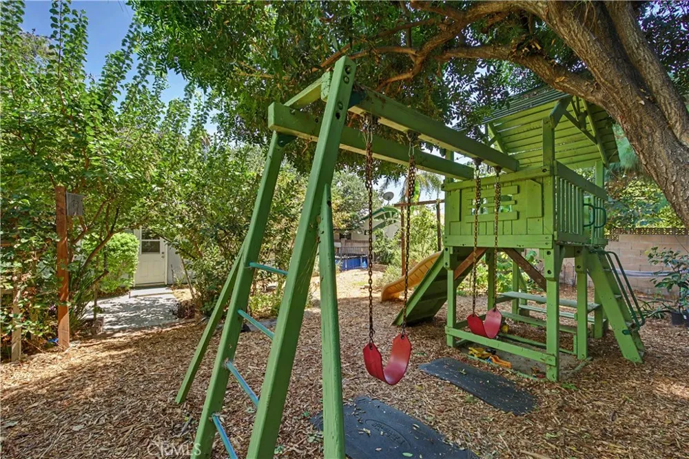 7329 Sausalito West Hills, CA 91307