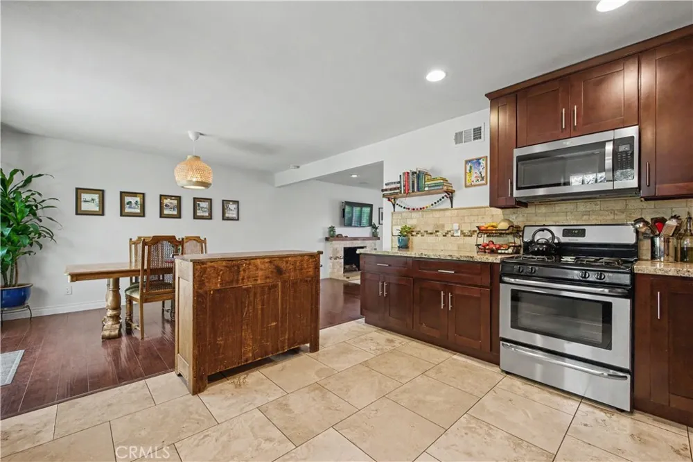 7329 Sausalito West Hills, CA 91307