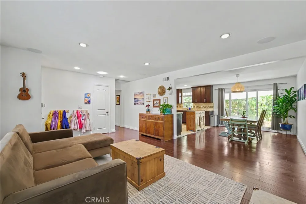 7329 Sausalito West Hills, CA 91307